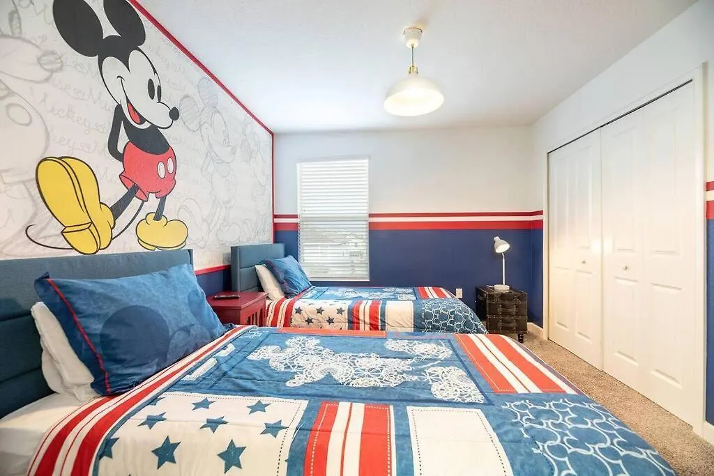 Holiday home Champions Oasis - Spacious Villa & Free Pool Heat Davenport United States