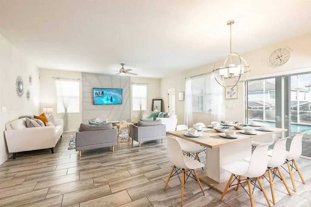 Champions Oasis - Spacious Villa & Free Pool Heat Davenport Holiday home