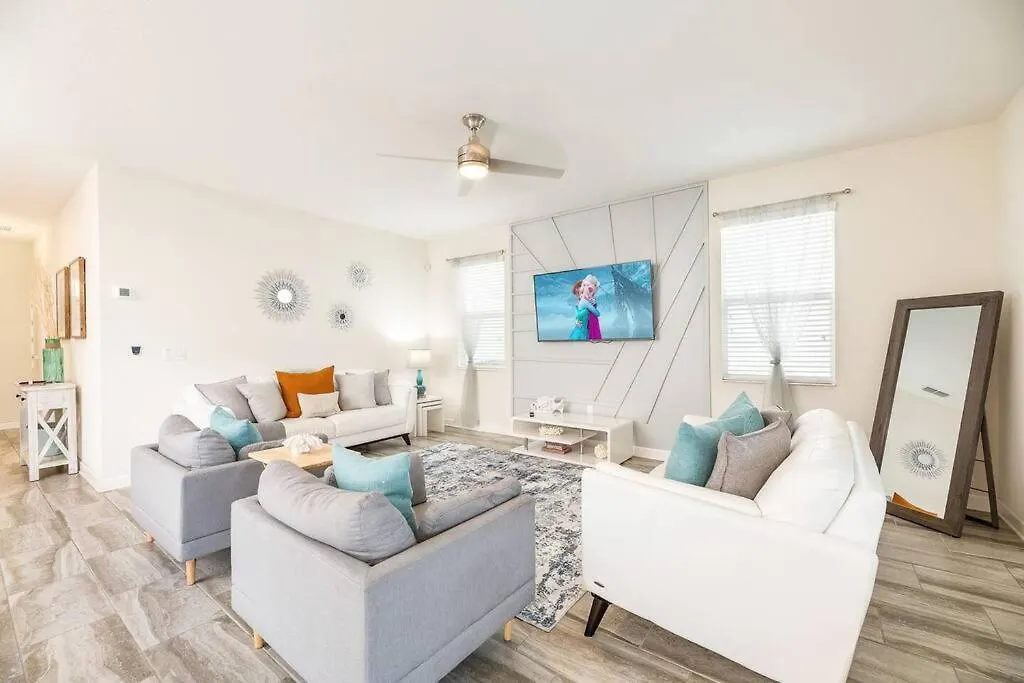 Champions Oasis - Spacious Villa & Free Pool Heat Davenport Holiday home