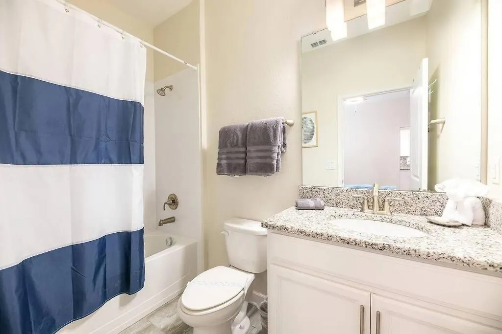 Holiday home Champions Oasis - Spacious Villa & Free Pool Heat Davenport United States