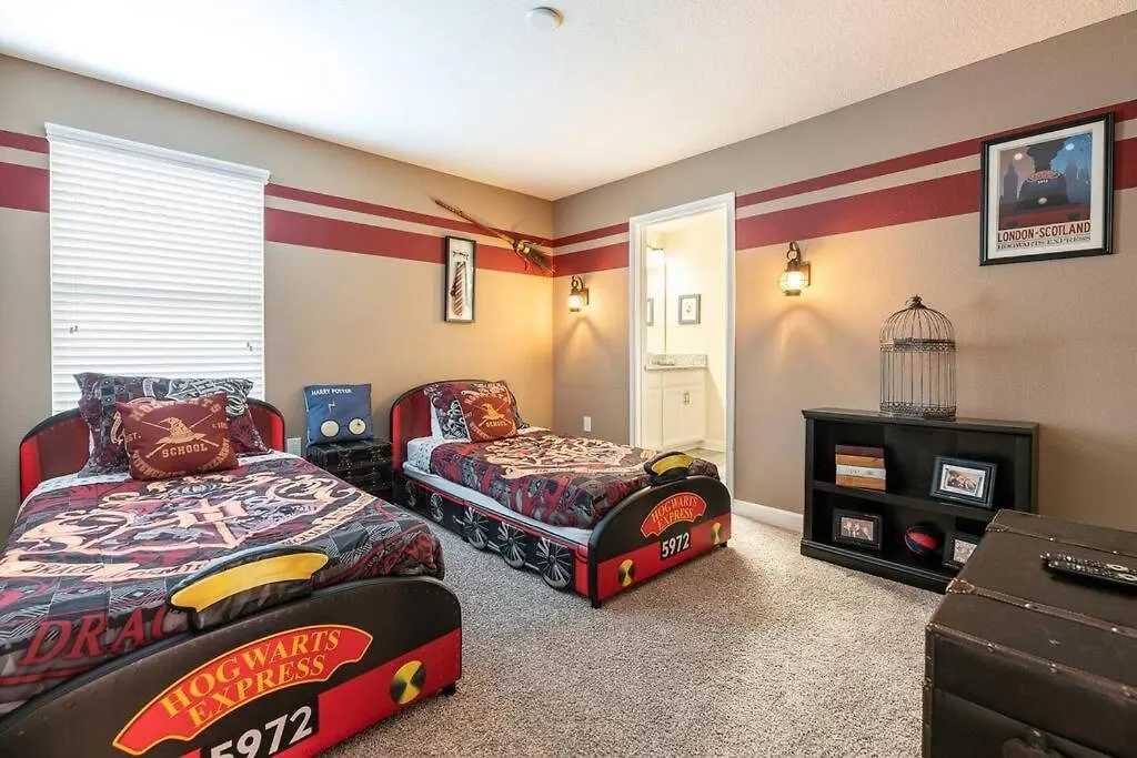 Champions Oasis - Spacious Villa & Free Pool Heat Davenport