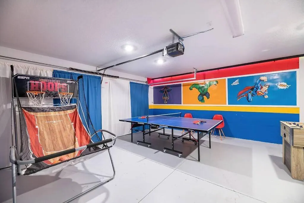 Champions Oasis - Spacious Villa & Free Pool Heat Davenport 0*,  United States