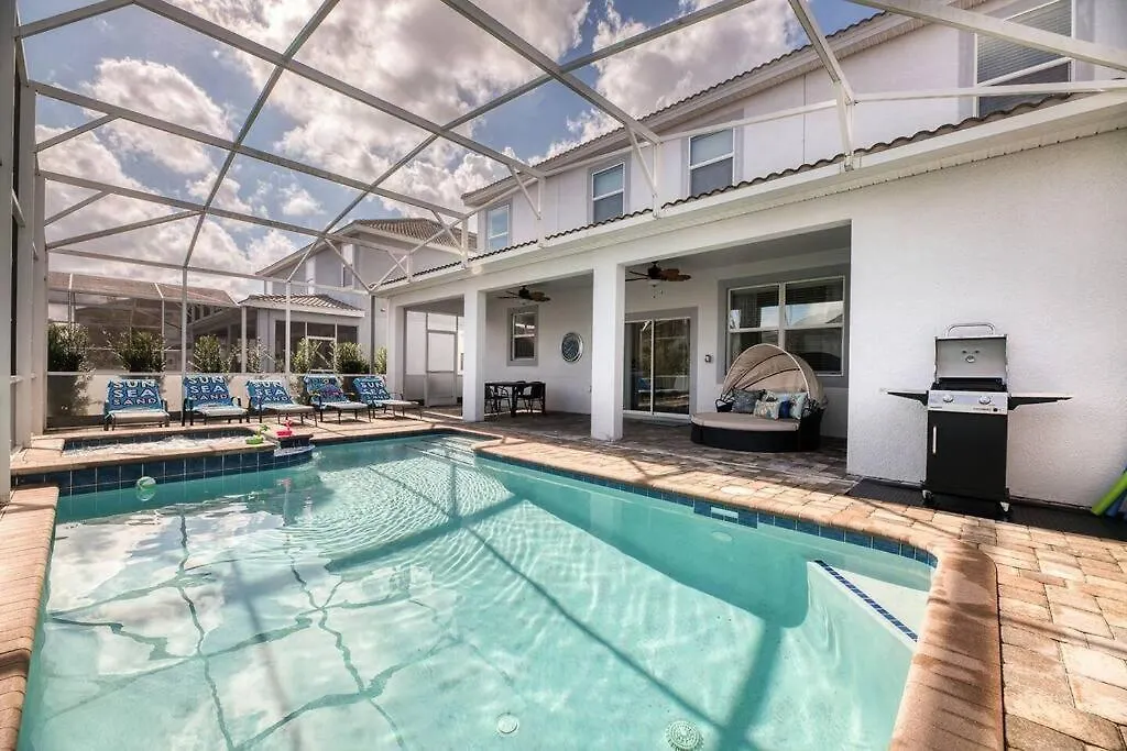 Champions Oasis - Spacious Villa & Free Pool Heat Davenport