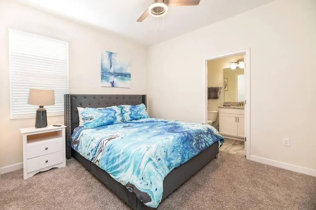 Champions Oasis - Spacious Villa & Free Pool Heat Davenport United States