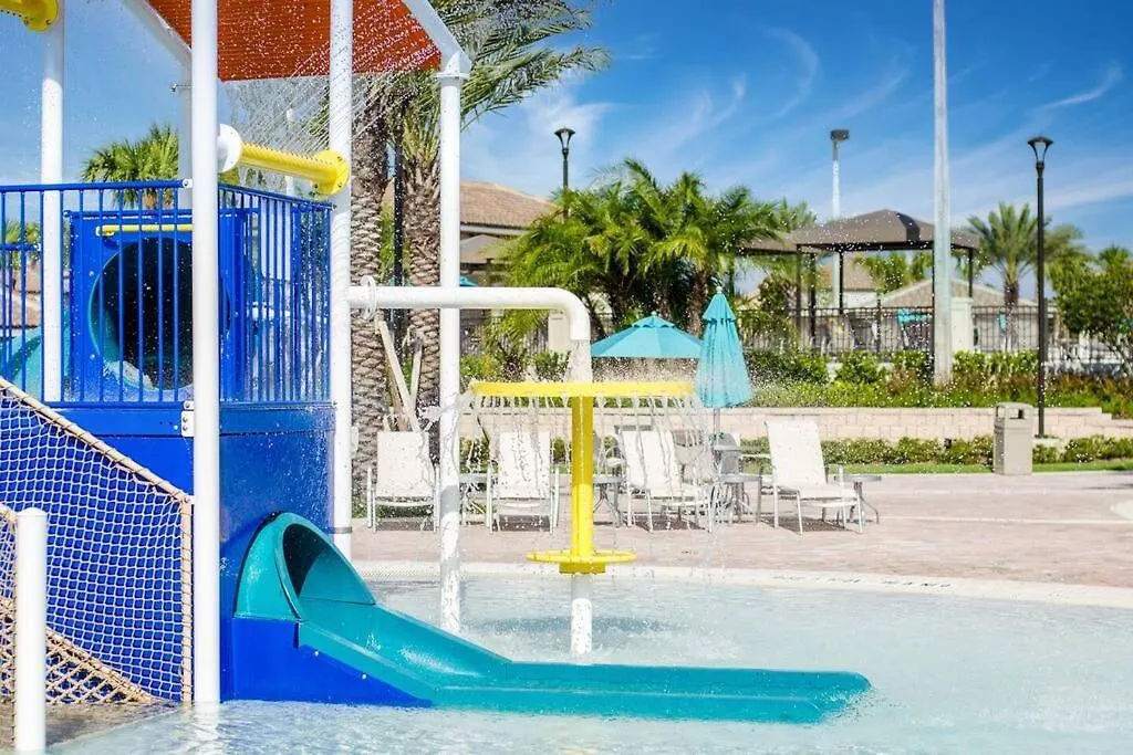 Champions Oasis - Spacious Villa & Free Pool Heat Davenport Holiday home