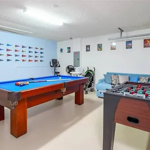 Spacious Vacation Near W/ Private Pool- Perfect For Families! Holiday home